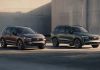 Novo Volvo XC60 chega aos 200 km elétricos e XC90 sobe para 160 km Novo Volvo XC60 ao lado do Volvo XC90