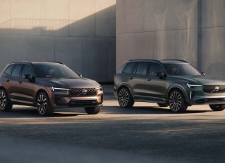 Novo Volvo XC60 chega aos 200 km elétricos e XC90 sobe para 160 km Novo Volvo XC60 ao lado do Volvo XC90