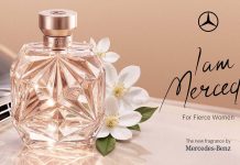 Perfume feminino da Mercedes encontra inspiração em três mulheres que fizeram história Frasco do perfume feminino da Mercedes I Am Mercedes junto a flores brancas