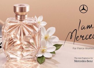 Perfume feminino da Mercedes encontra inspiração em três mulheres que fizeram história Frasco do perfume feminino da Mercedes I Am Mercedes junto a flores brancas