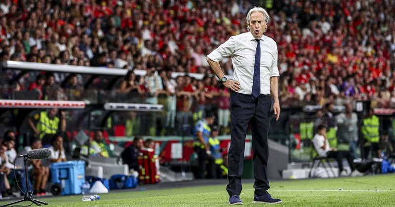 Portugal - Gales: Jorge Jesus acompanha o jogo junto &agrave; linha lateral no Est&aacute;dio Jos&eacute; Alvalade