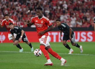 Benfica na Liga Europa vence Celtic por 4–1 com bis de Durán e Prestianni em destaque hon Durán cobra uma grande penalidade frente ao Celtic, no jogo do Benfica na Liga Europa, no Estádio da Luz