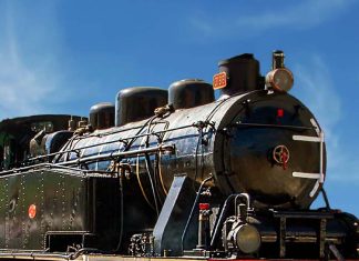 Comboio Histórico a Vapor Templário leva locomotiva centenária até Tomar Locomotiva a vapor CP 0186 com carruagens históricas, utilizada no Comboio Histórico a Vapor Templário entre Entroncamento e Tomar
