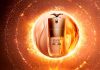 Cuidados de beleza Clarins aplicam a ciência da pele ao rosto e ao cabelo Frasco de Double Serum Foundation sobre fundo dourado, em destaque nos cuidados de beleza Clarins
