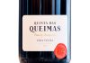 Eira Velha Branco nasce de vinha centenária e chega com perfil profundo, intenso e elegante Garrafa do Eira Velha Branco 2024 da Quinta das Queimas, vinho do Dão produzido a partir de uma vinha centenária.