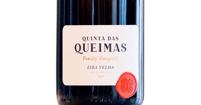 Garrafa do Eira Velha Branco 2024 da Quinta das Queimas, vinho do Dão produzido a partir de uma vinha centenária.