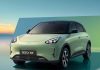 Geely E2 conquista cinco estrelas em dois dos mais exigentes testes de segurança automóvel Geely E2 verde-claro visto de frente e de lado, compacto elétrico com cinco estrelas Euro NCAP e ANCAP