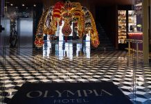 Hotel Olympia Lisboa junta memória, arte e uma nova forma de viver a cidade Hotel Olympia Lisboa com a Valquíria Olympia de Joana Vasconcelos suspensa no lobby