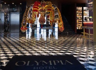 Hotel Olympia Lisboa junta memória, arte e uma nova forma de viver a cidade Hotel Olympia Lisboa com a Valquíria Olympia de Joana Vasconcelos suspensa no lobby