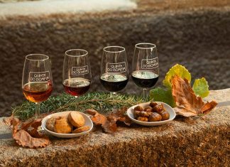 Quinta do Bomfim surpreende com quatro harmonizações de Vinho do Porto e castanha Quatro taças de Vinho do Porto da Quinta do Bomfim acompanhadas por biscoitos e castanhas