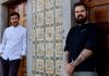 Restaurante HÍBRIDO regressa às origens e reabre em Montemor-o-Novo João Narigueta e Miguel Dominguinhos, responsáveis pelo restaurante HÍBRIDO, junto a portas de madeira e uma fachada revestida a azulejos