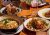 Restaurante tailandês de Nova Iorque Fish Cheeks chega ao JNcQUOI Asia para três dias de partilha à mesa Mesa com pratos tailandeses, taças de arroz e cocktails do Fish Cheeks, restaurante tailandês de Nova Iorque