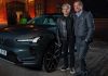 Segurança automóvel leva Volvo e NVIDIA a aprofundar parceria na inteligência artificial Jensen Huang e Håkan Samuelsson junto a um Volvo, no âmbito da parceria para a segurança automóvel.
