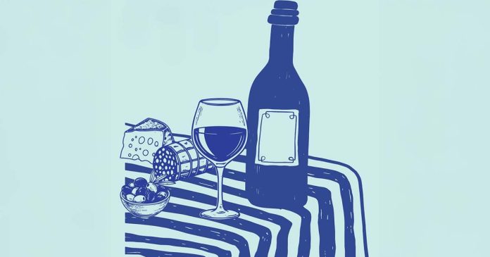 lustração de vinhos e queijos alentejanos, com garrafa e copo de vinho, queijos e azeitonas sobre uma mesa.