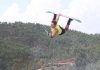 Wakeboard no Trízio revela nova geração numa edição recorde Atleta de wakeboard executa uma manobra aérea durante o Wakeboard no Trízio