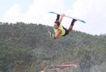 Wakeboard no Trízio revela nova geração numa edição recorde Atleta de wakeboard executa uma manobra aérea durante o Wakeboard no Trízio